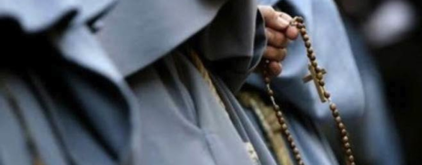 Il Convento degli orrori a Frigento, il legale di Manelli passa al contrattacco: “Infangato per mettere le mani sui soldi”