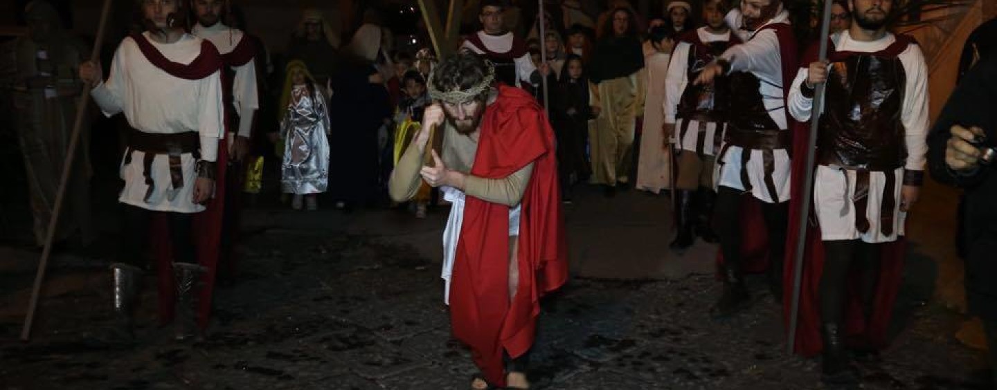 Speciale Via Crucis – Mugnano del Cardinale, D’Appolito e Corbisiero nelle vesti del Gesù dei Misteri