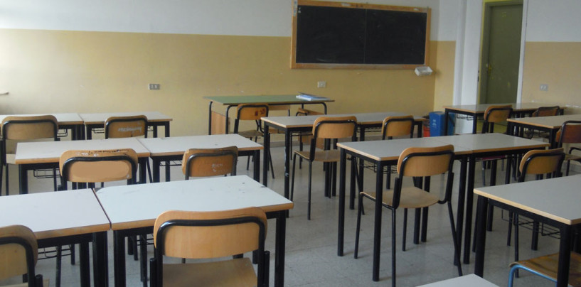 Morsi e schiaffi ai bambini in una scuola di Cerignola, ai domiciliari maestro irpino