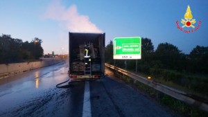 tir fiamme autostrada