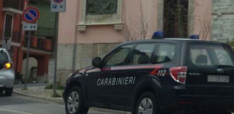 Sorpreso alla guida sotto l’effetto di droghe, nascondeva cocaina in una scarpa