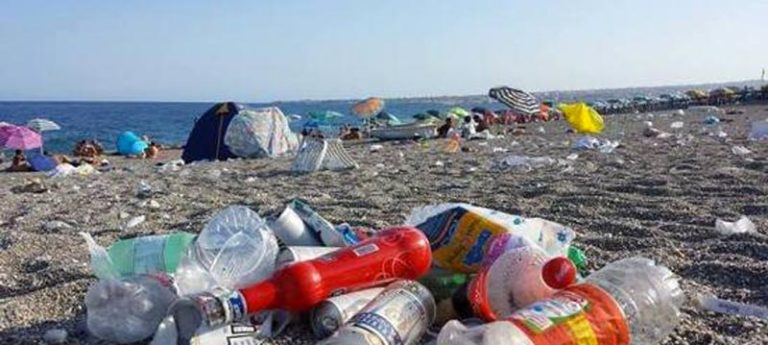 Ecco le spiagge più sporche della Campania