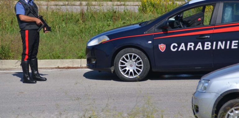 Andatura anomala e tasso alcolemico altissimo, nei guai un 29enne