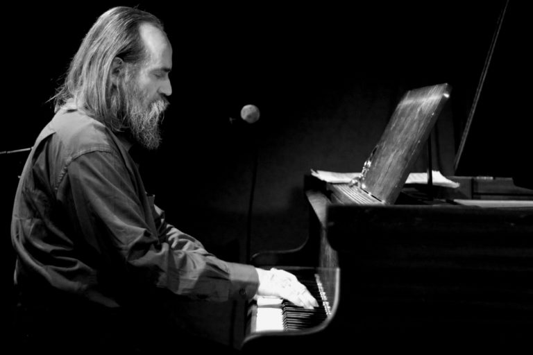 Lubomyr Melnyk, il pianista più veloce al mondo, in concerto ad Avellino.  L’evento nei giardini di Villa di Marzo