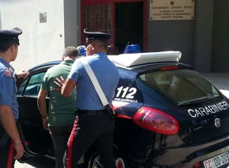 Ruba auto e tenta la fuga tra le vie cittadine, in manette 26enne
