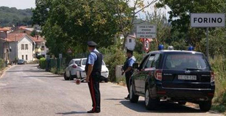 Nasconde 20 grammi di hashish in casa e “sfida” i Carabinieri a trovarlo, denunciato