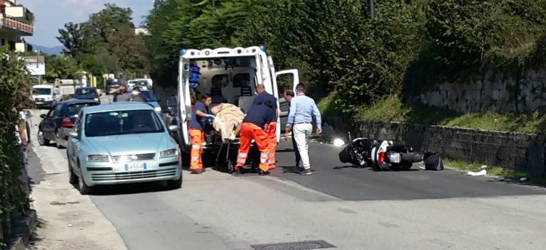 FOTO/ Atripalda, scontro auto-scooter: giovane finisce in ospedale
