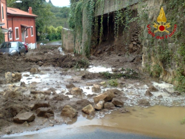 FOTO/ Irpinia sferzata dal maltempo, la situazione e la conta dei danni ad Avellino