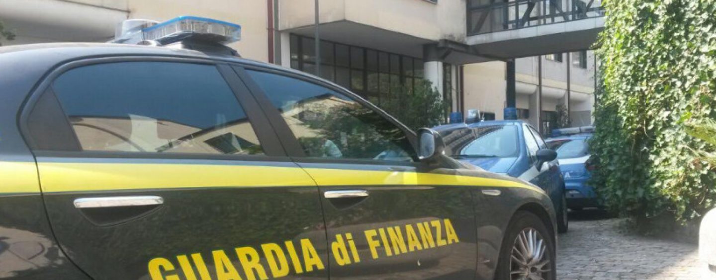 Manutenzione del verde, blitz della Finanza in Comune e due indagati: ora si studiano le carte sequestrate
