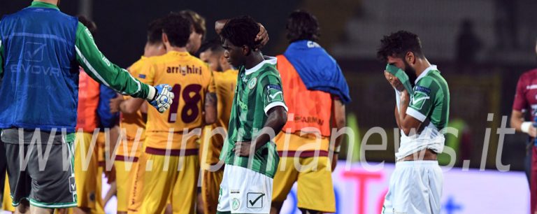 L’analisi – Lacrime e contestazione: la depressione abita ad Avellino