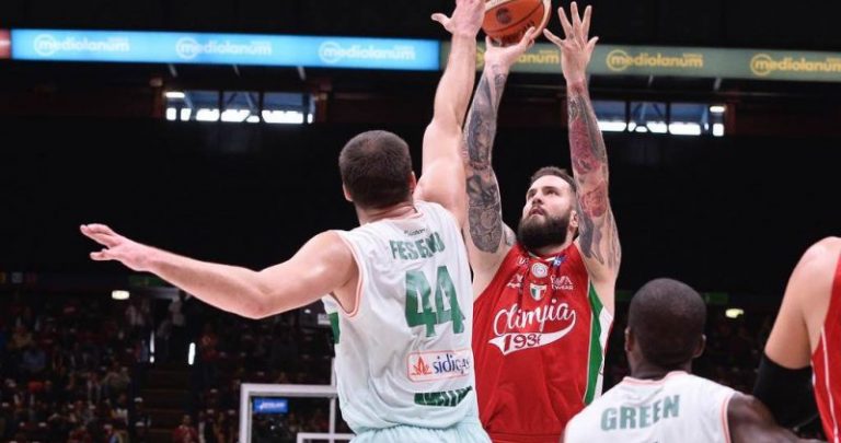 Basket – E’ la Sidigas delle altalene, Fesenko e Thomas la prova
