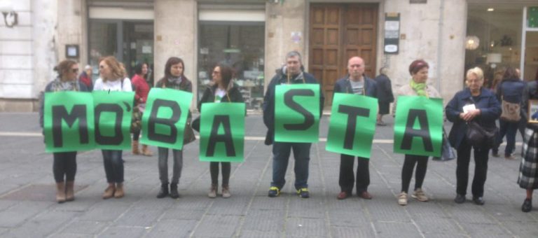 Inquinamento Valle del Sabato: sit-in in Prefettura. Mazza: “Mo’ Basta, intervenga la Regione”