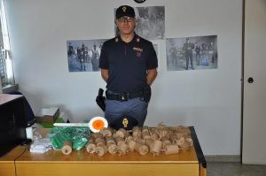 Il materiale sequestrato - Le bombe carta