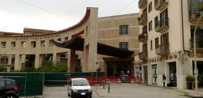 “Svendere” il teatro per salvarlo. Foti tenta il blitz, la maggioranza lo stoppa