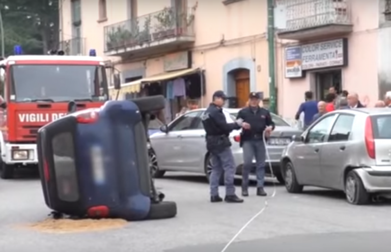 Spettacolare incidente in Rione Libertà a Benevento: traffico in tilt