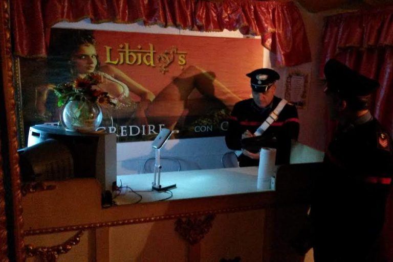 Sfruttamento della prostituzione a Monteforte: chiuso un club e 5 misure cautelari