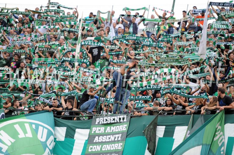 Avellino Calcio – Ci siamo: la Curva Sud racconta la “Favola moderna”