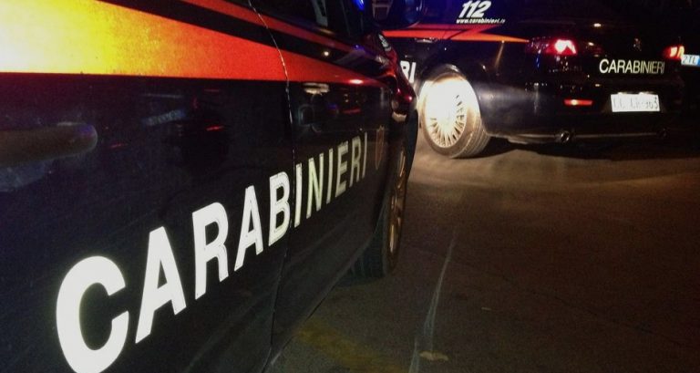 Trevico, sorpreso con due coltelli a serramanico: denunciato