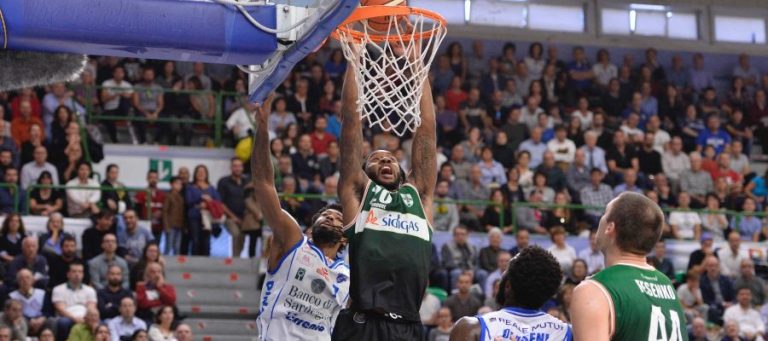 ‘Di Padre in figlio. L’Irpinia e il basket’: un libro che celebra i 70 anni della Scandone