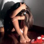 abusi-bimba-bambino-parco-verde