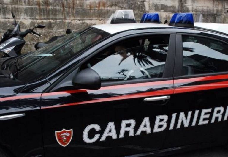 Bandito rapina un bar puntando un fucile, terrore a Tocco Caudio