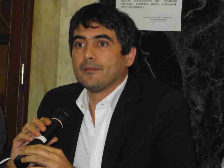 Assemblea aperta di sinistra italiana con coordinatore nazionale Fratoianni