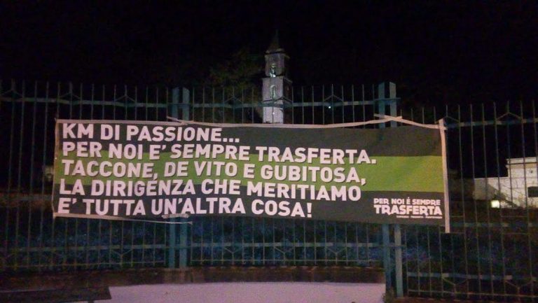 Avellino Calcio – Tifosi delusi: spunta uno striscione nella notte