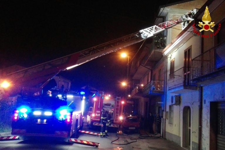 La casa va in fiamme mentre dormono. Tragedia sfiorata a Summonte