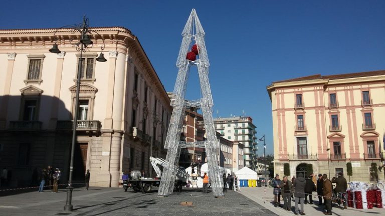 Natale, gli avellinesi si “inalberano”: i commenti dai social