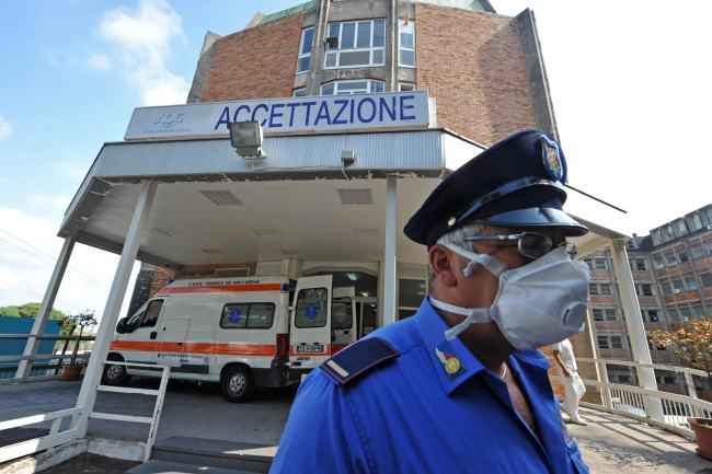Caso di meningite in Campania, chiuso istituto scolastico