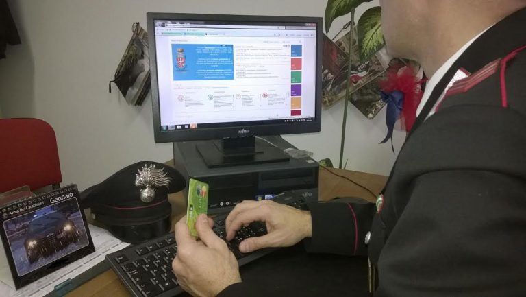 Scarpe firmate e alla moda a buon prezzo, giovane di Baiano truffata