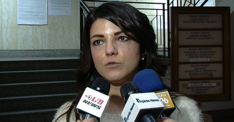 VIDEO/ La morte del clochard Angelo a Palazzo di Città, Arace: “Mele dimettiti”