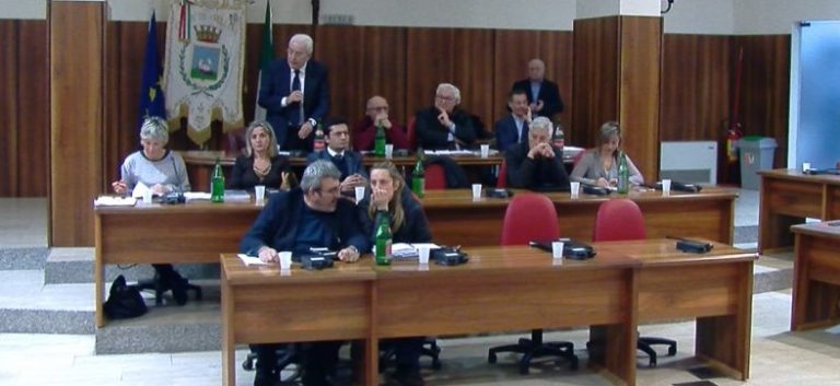 Comune, Foti redistribuisce le deleghe. Festa prepara “mozione di fiducia”
