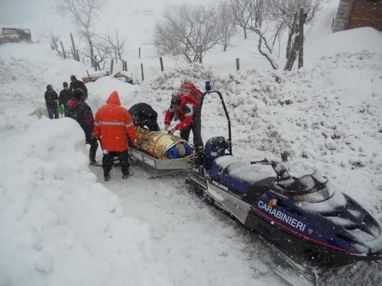 Emergenza neve a Benevento, si mobilitano i Carabinieri. Salvati 30 escursionisti e prestato soccorso ai malati in isolamento