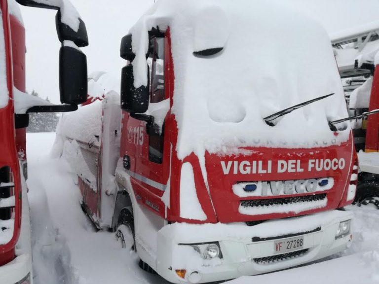 VIDEO/ Sei persone vive all’Hotel Rigopiano: i Vdf di Avellino continuano a scavare