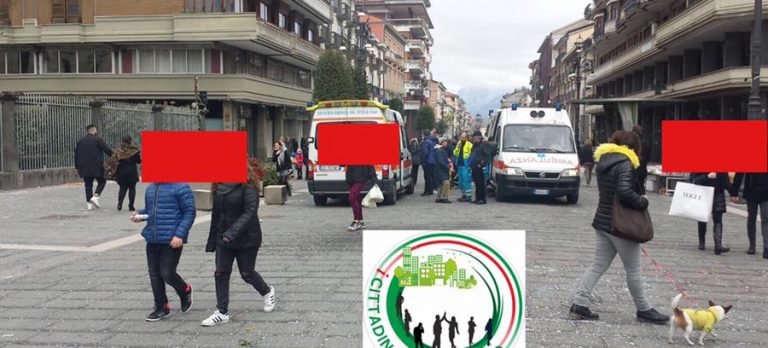 Brutto incidente al Corso, bimba batte la testa su una panchina