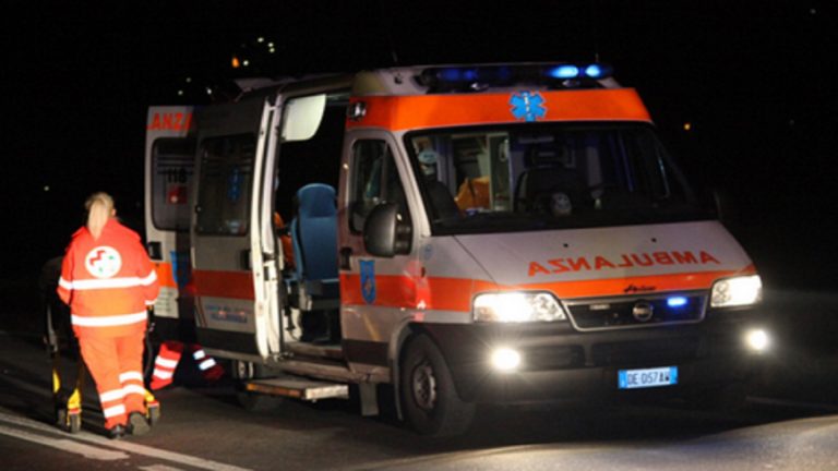 Zig zag sulla carreggiata: incidente sulla Avellino-Salerno