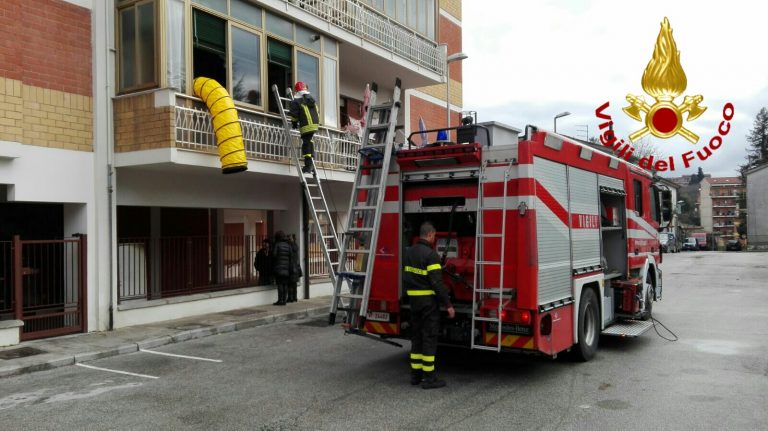 Avellino, abitazione a fuoco a Rione Mazzini: donna soccorsa dal 118