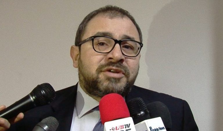 VIDEO/ Migranti, opposizioni all’attacco: “Rifiutiamo questo razzismo, Sprar soluzione”