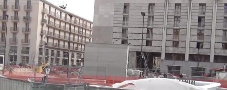 Avellino – Il Cubo a piazza Libertà, Foti: “L’opera non sarà demolita”