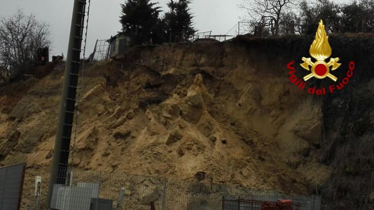 Ariano, frana sulla Statale: intervengono i Vigili del Fuoco