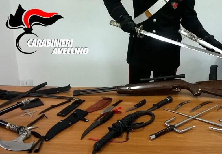 Coltelli ninja e cocaina, a Chiusano San Domenico scattano le manette per due pregiudicati