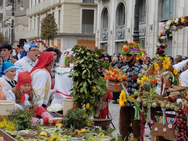 Foto/ Carnevale ad Avellino con la tradizione ed il folklore della “Zeza di Bellizzi”