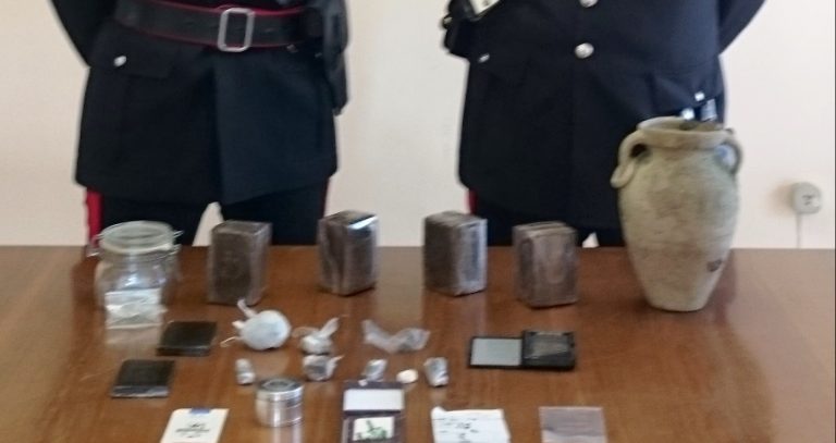 Scoperchiato il vaso di Pandora, dentro hashish e cocaina: in manette giovane della Valle Caudina