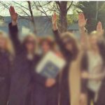 studentesse fisciano saluto romano