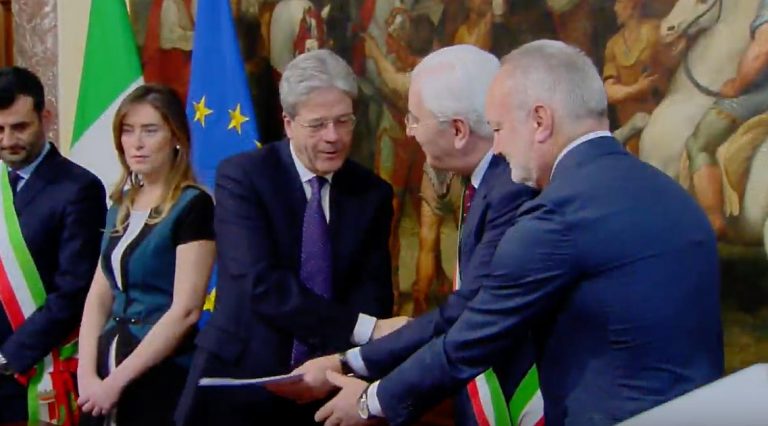 Il premier Paolo Gentiloni in visita ad Avellino