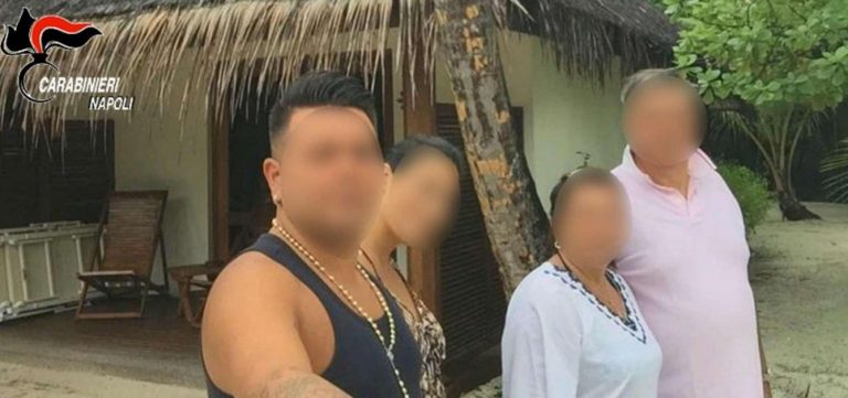 Svaligiano case e poi si fanno selfie alle Maldive, riflessi anche ad Avellino