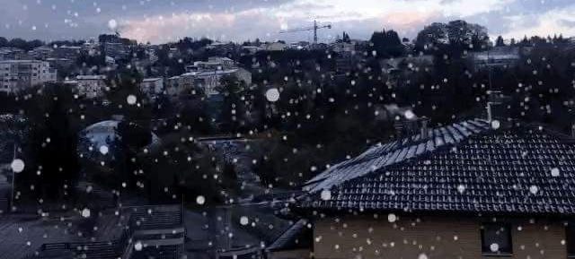 VIDEO/ Risveglio innevato a Campobasso: fiocchi di neve anche a Morcone