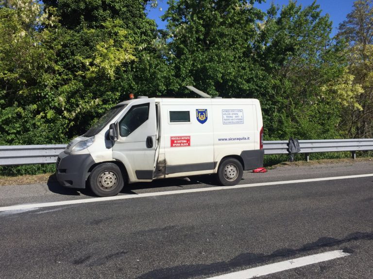 Solofra, commando in azione sul Raccordo: assalto a un portavalori