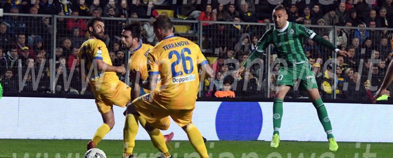 Lampo di Castaldo: Avellino illeso a Frosinone. Rivivi il live